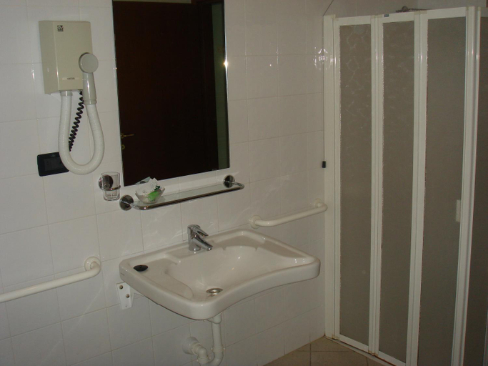 Bathroom, Albergo Il Gufo, Parma