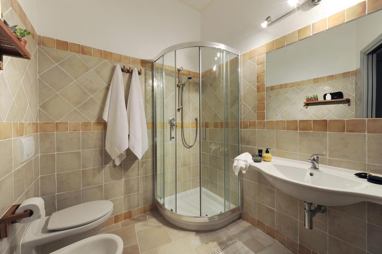 Bathroom 3, Abbaechelu, Cagliari