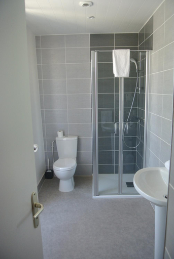 Bathroom 3, Hotel Le Central, Creuse