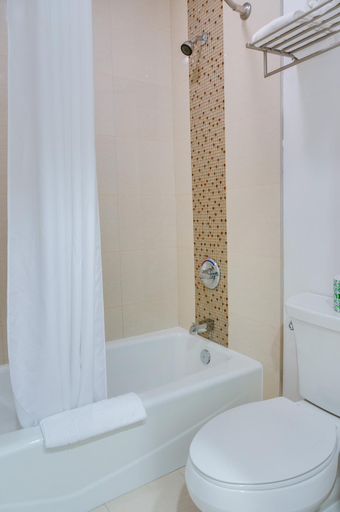 Bathroom 4, Eden Roc Inn & Suites near the Maingate, Orange