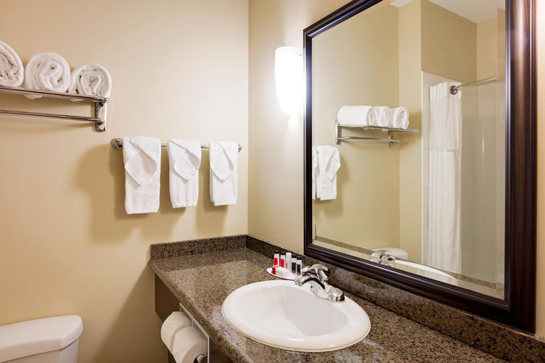 Bathroom 5, Ramada by Wyndham Cold Lake, Division No. 12