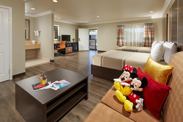 Others 5, Eden Roc Inn & Suites near the Maingate, Orange