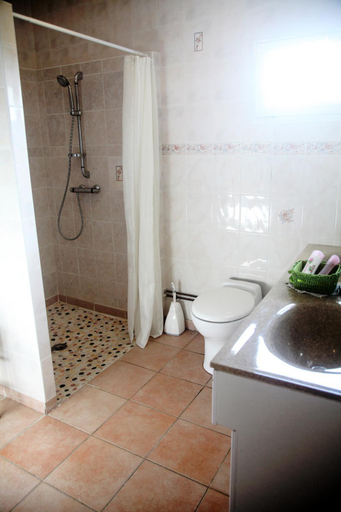 Bathroom, La Maison De Maria, Aisne
