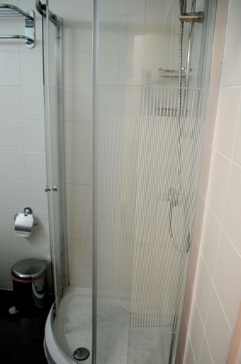 Bathroom 3, Jubilee Hotel