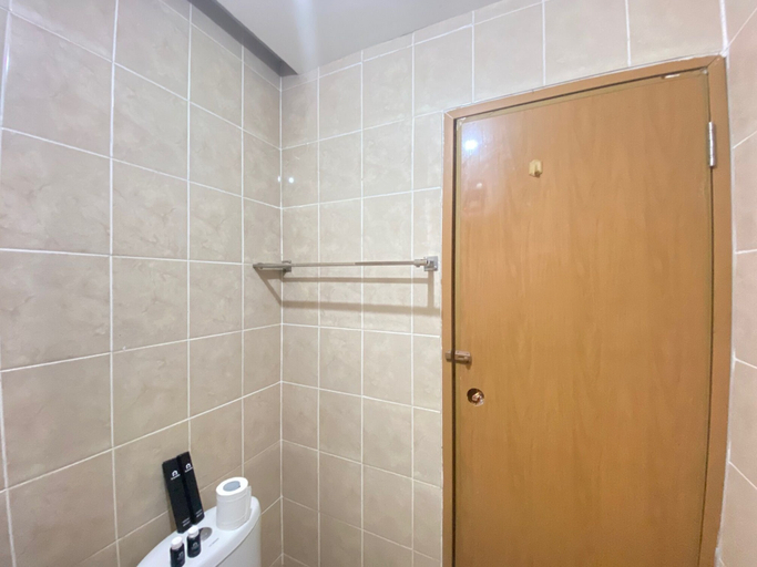 Bathroom 3, Cozy 2Br At Pinewood Apartment, Sumedang