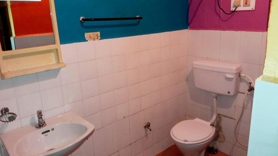 Bathroom 3, Honey Palace Homestay, Kodagu