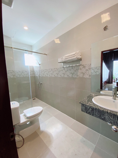 Bathroom 5, Hotel Blue Dragon, Phú Quốc