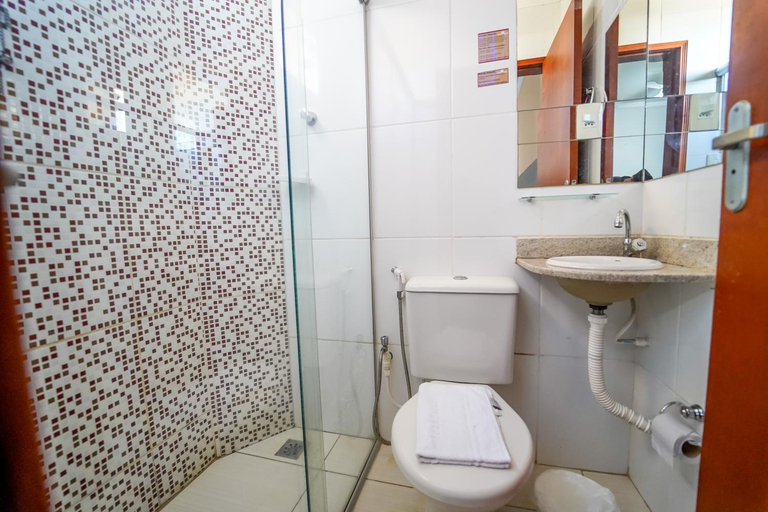 Bathroom 2, Hotel Tadini, Santa Rita do Ibitipoca