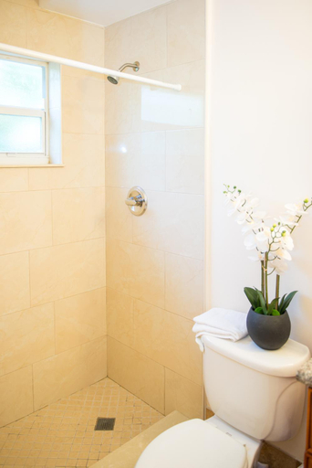 Bathroom 4, Shore Haven Resort Inn, Broward