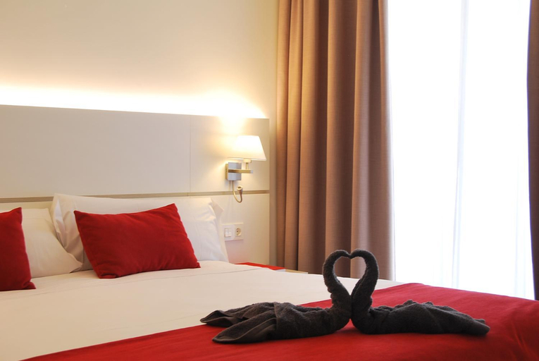 Bedroom 2, Hotel Pompaelo Plaza del Ayuntamiento & Spa, Navarra