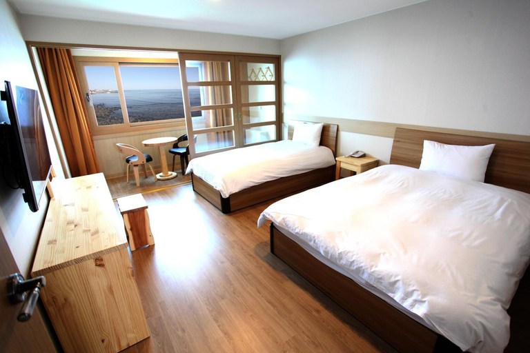 Bedroom 2, Fantastic Ocean View Sydney Hotel, Jeju