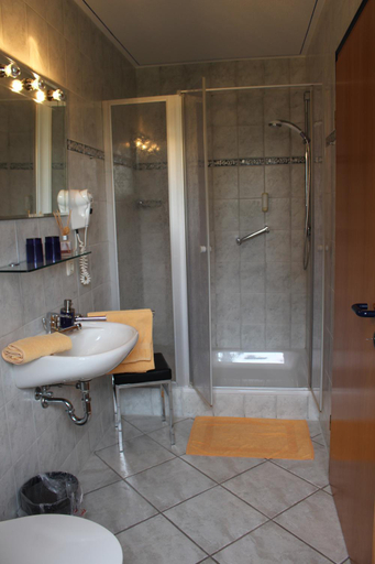Bathroom 3, Gastehaus Niemerg, Warendorf