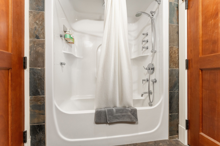 Bathroom 3, Solara Suite-Indoor Pool - Hot tub - GYM, Division No. 15
