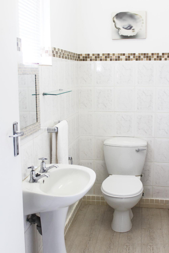 Bathroom 4, Oceans Hotel, Eden