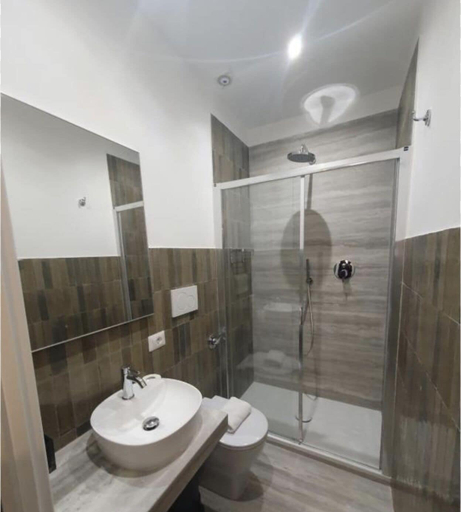 Bathroom 5, Northwold Hotel-Sowutuom Accra, Accra