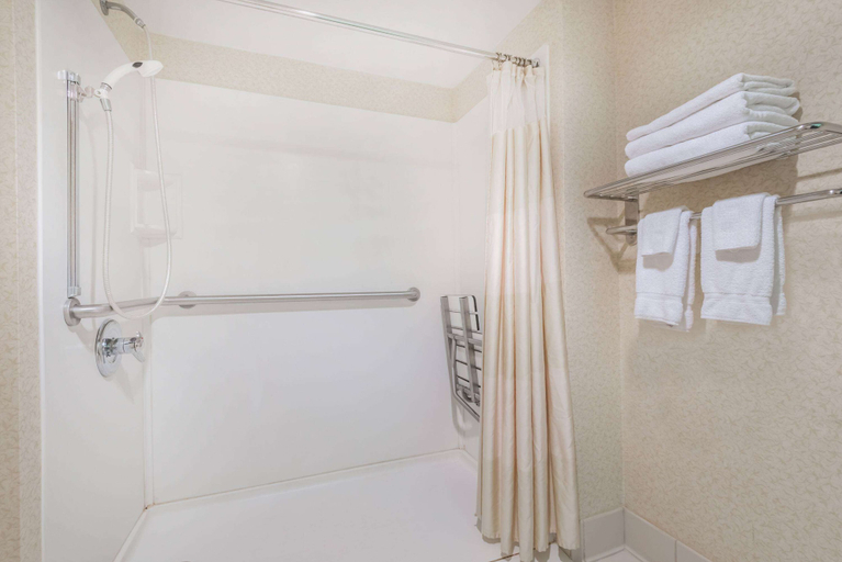 Bathroom 4, Baymont by Wyndham Greensburg, Decatur