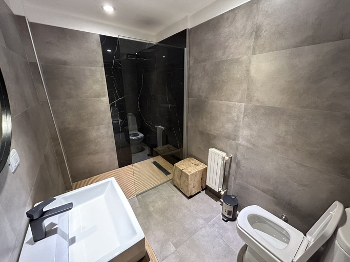 Bathroom, Oeste Suites, Capital