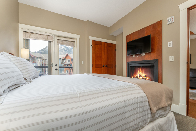 Bedroom 2, Solara Suite-Indoor Pool - Hot tub - GYM, Division No. 15