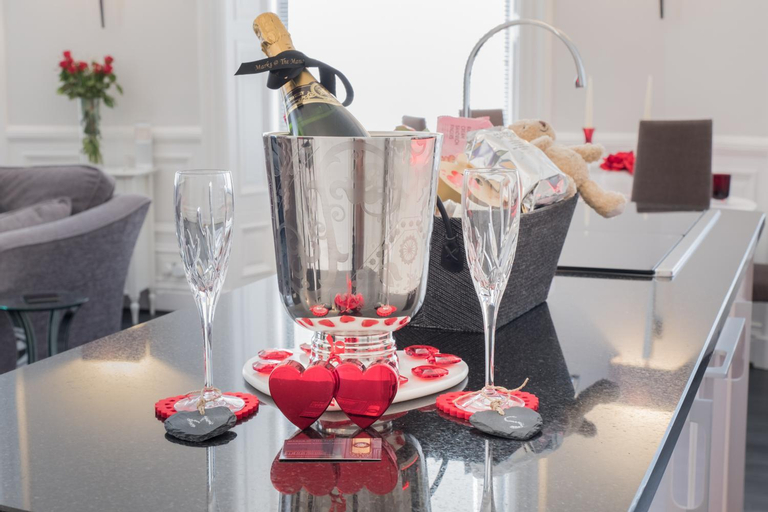 Food & Drinks 4, Marks At The Manor Luxury Riverside Apartments - Sleeps up to 4, with Parking and Sky TV, Aberdeen