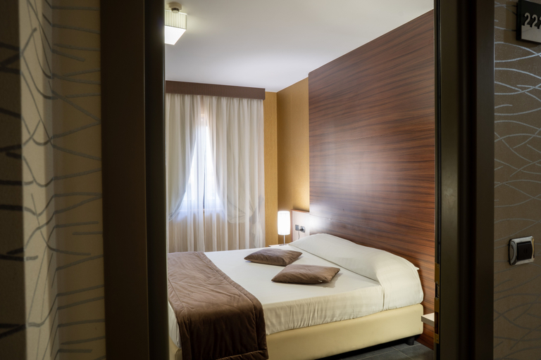 Bedroom 3, Hotel Premiere, Napoli