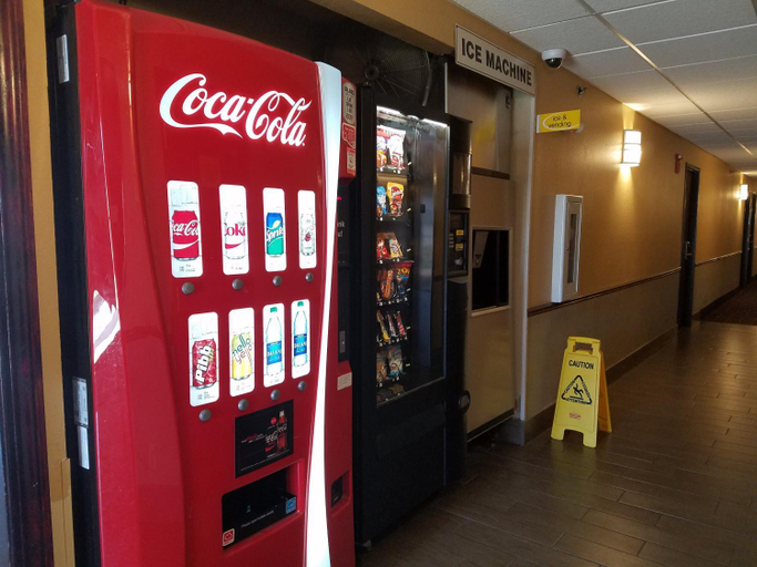 Food & Drinks 5, Super 8 by Wyndham Rantoul, Champaign