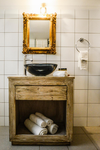 Bathroom 4, 5inAthens, Attica