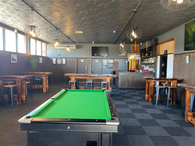 Food & Drinks 4, Masonic Hotel Waitara, New Plymouth