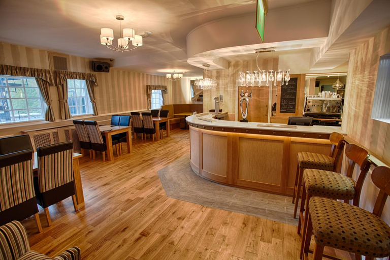 Food & Drinks 3, The Elephant & Castle Hotel, Powys