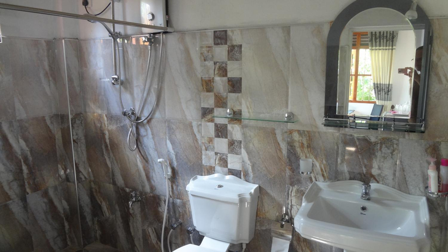 Bathroom 4, Holiday home Bouncer's Place, Hikkaduwa