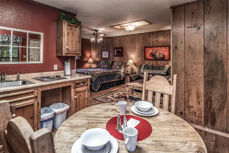 Food & Drinks 5, Shadow Mountain Lodge and Cabins, Lincoln