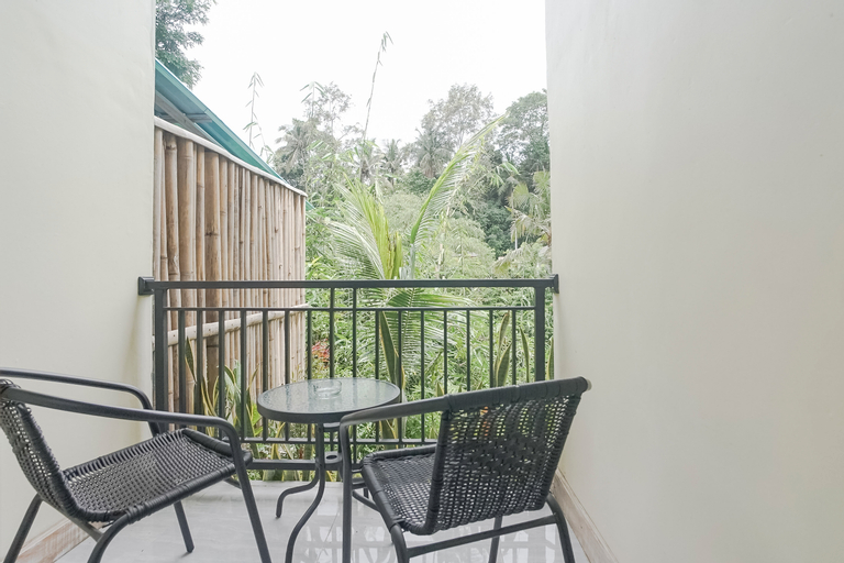 Exterior & Views 9