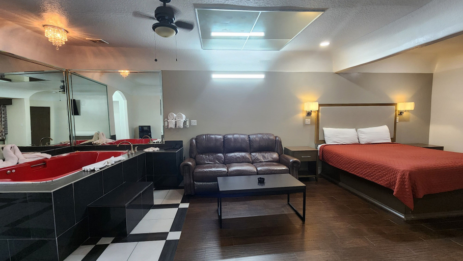 Bedroom 2, Scottish Inns & Suites Sam Houston Pkwy, Houston