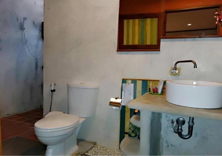 Bedroom 3, Baanchompoo Homestay, Amphawa