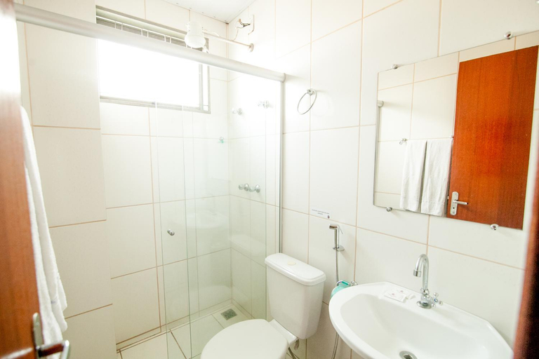 Bathroom 3, Hotel Maia, Betim