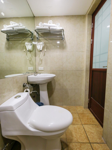 Bathroom 4, Chinatown Lai Lai Hotel, Manila City