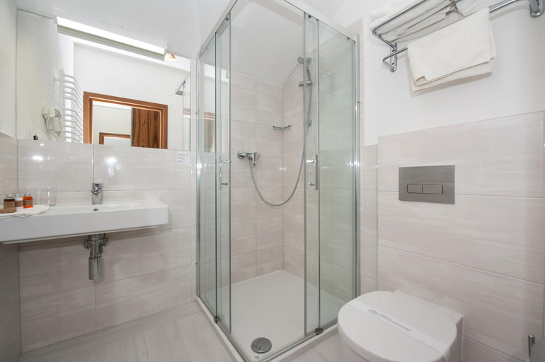 Bathroom, Sandra Spa Pogorzelica & Aquapark, Gryfice