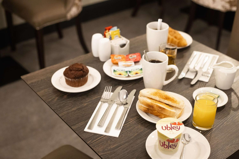 Food & Drinks 5, Roomzzz Manchester Spinningfields, Manchester