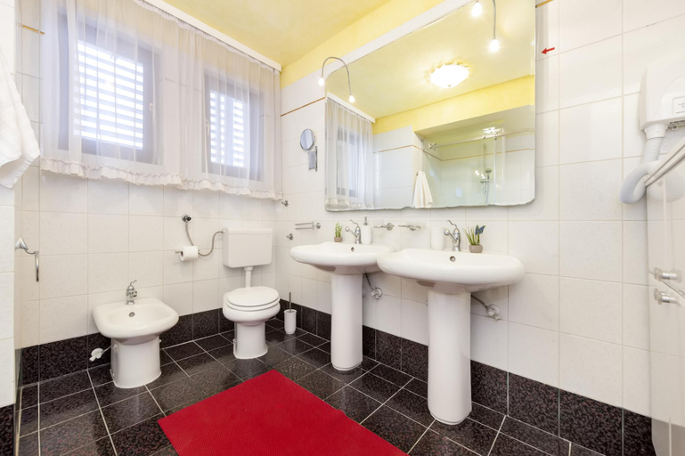 Bathroom 4, Apartments with Shared Pool Villa Rossella 1, Rovinj