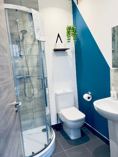 5, KVM - Lavish Style Apartment, Peterborough