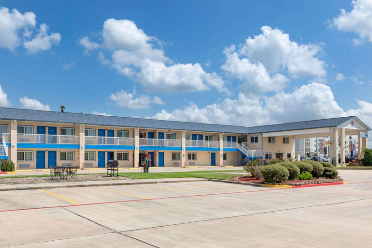 Exterior & Views 2, Days Inn by Wyndham Baytown Garth Road I10 East, Harris
