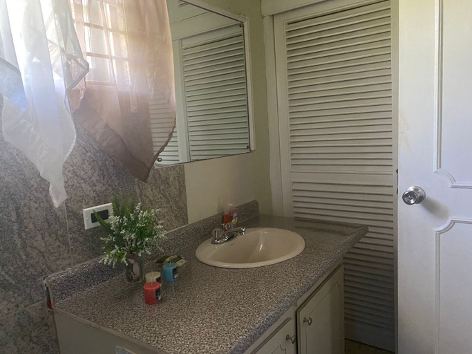 Bathroom 3, Lachemar Guest House