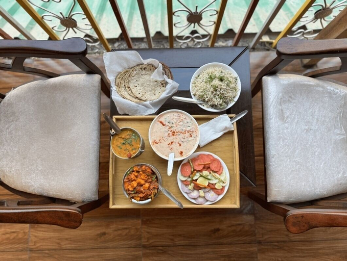 Food & Drinks 3, Hostay Tirthan, Kullu