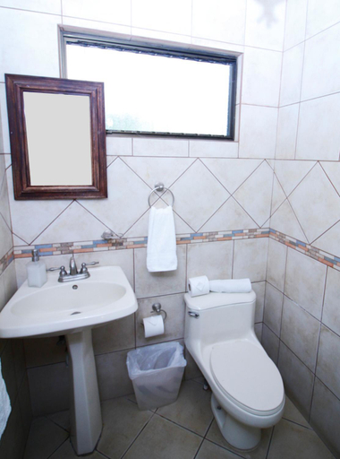 Bathroom 4, La Riviera, Belén