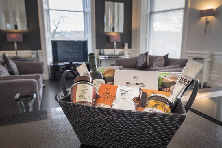 Food & Drinks 2, Marks At The Manor Luxury Riverside Apartments - Sleeps up to 4, with Parking and Sky TV, Aberdeen