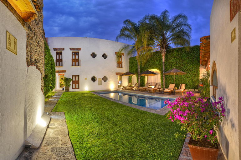 Exterior & Views