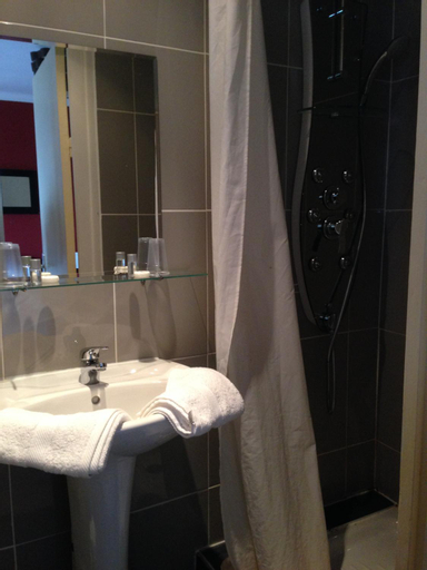Bedroom 4, Hotel L'Ecailler, Calvados
