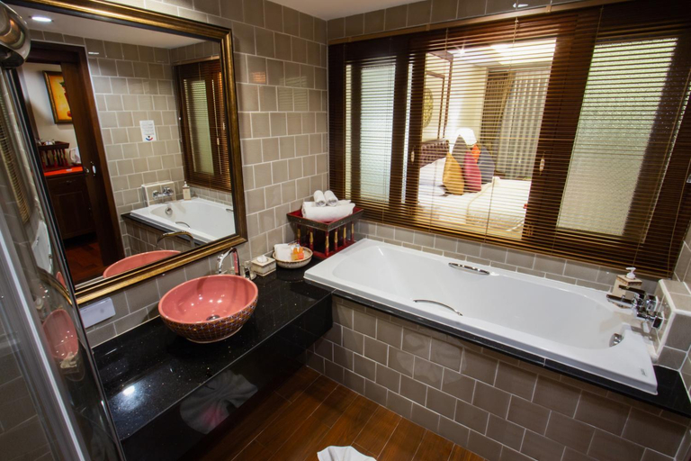 Bathroom 5, Viangluang Resort, Muang Chiang Mai
