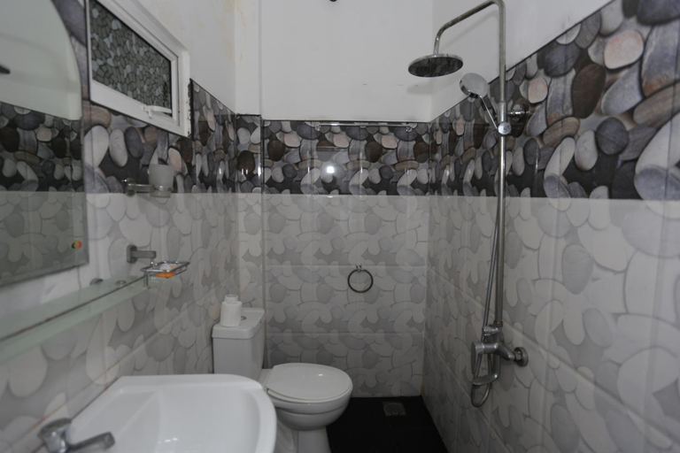 Bathroom 3, Araliya White House, Negombo