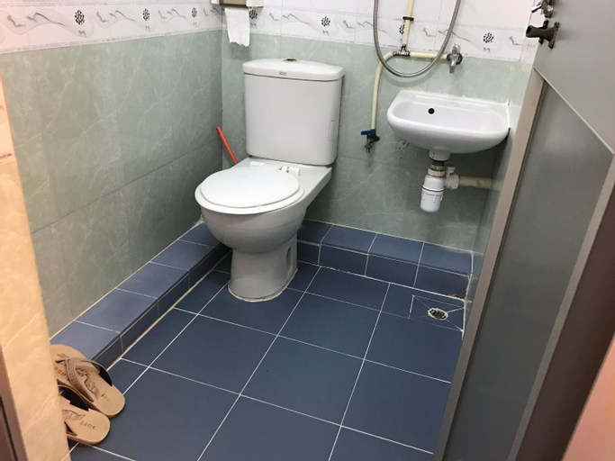 Bathroom 11