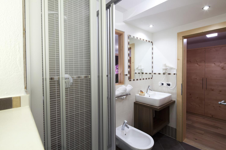 Bathroom, Hotel Christian, Bolzano